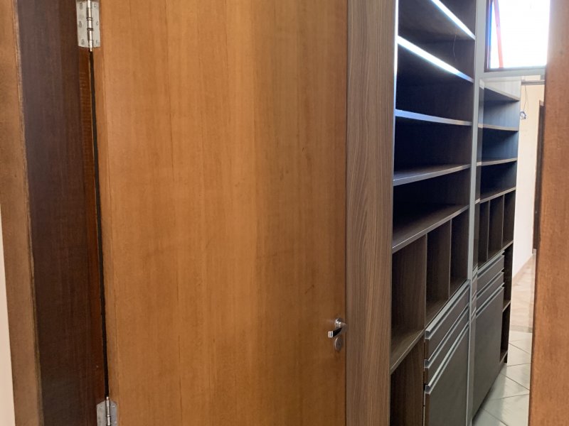 Casa à venda Bosque dos Eucaliptos com 226m² e 4 quartos por R$ 650.000 - 933120211-18-closet-1.jpg