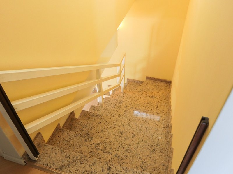 Casa à venda Órfãs com 154m² e 3 quartos por R$ 399.000 - 1095997692-escada-2.jpeg