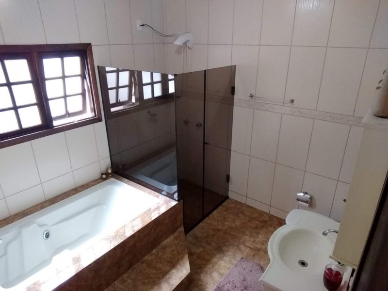 Casa à venda Capão Raso com 250m² e 3 quartos por R$ 800.000 - 938185086-img-20200216-wa0093.jpg