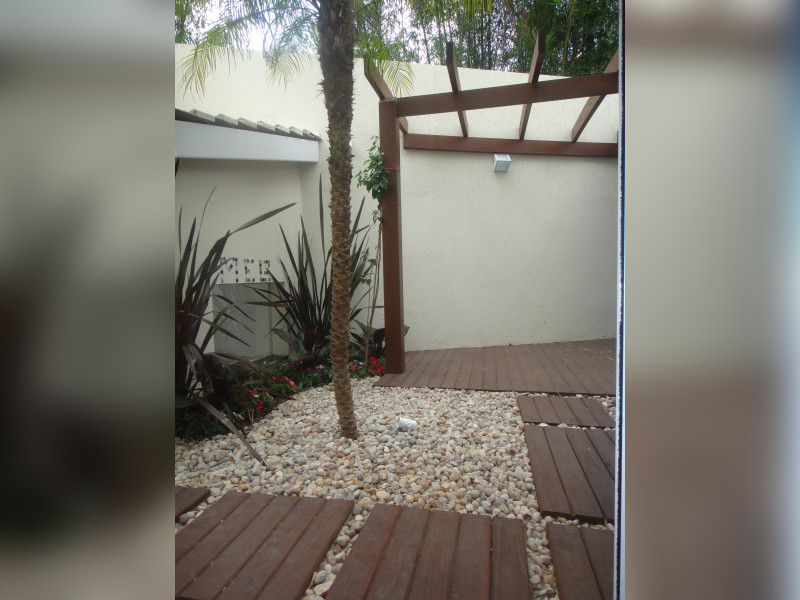 Casa de condomínio à venda jardim Maria Tereza com 165m² e 3 quartos por R$ 800.000 - fundos-casa-6.jpg