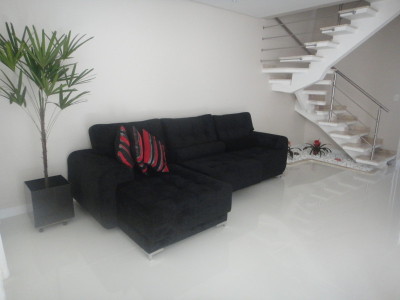 Casa de condomínio à venda jardim Maria Tereza com 165m² e 3 quartos por R$ 800.000 - sala-de-estar-casa-2.jpg