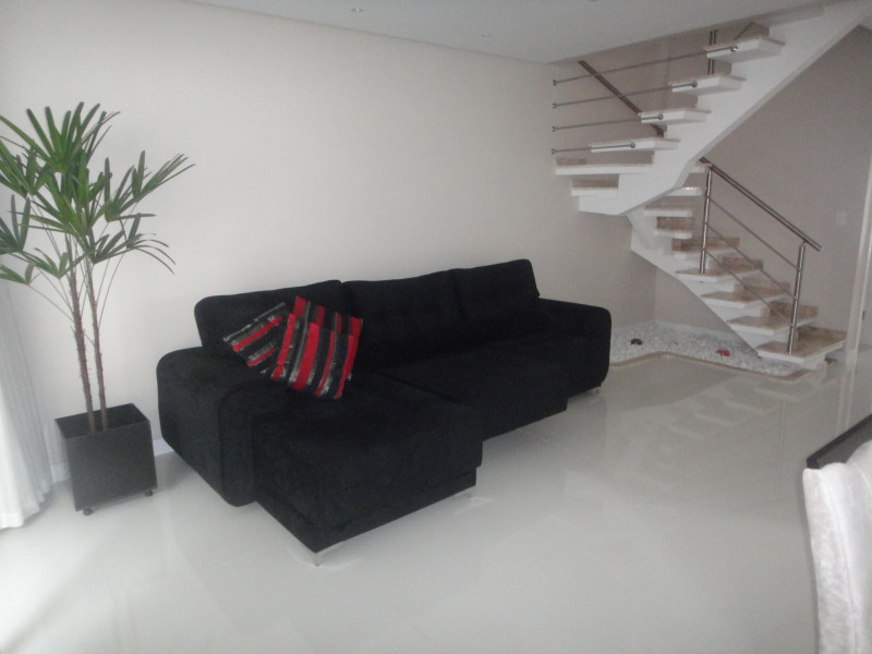 Casa de condomínio à venda jardim Maria Tereza com 165m² e 3 quartos por R$ 800.000 - sala-de-estar-casa-3.jpg