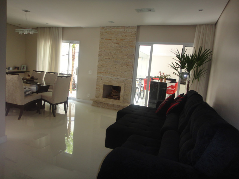 Casa de condomínio à venda jardim Maria Tereza com 165m² e 3 quartos por R$ 800.000 - sala-jantar-estar-casa.jpg