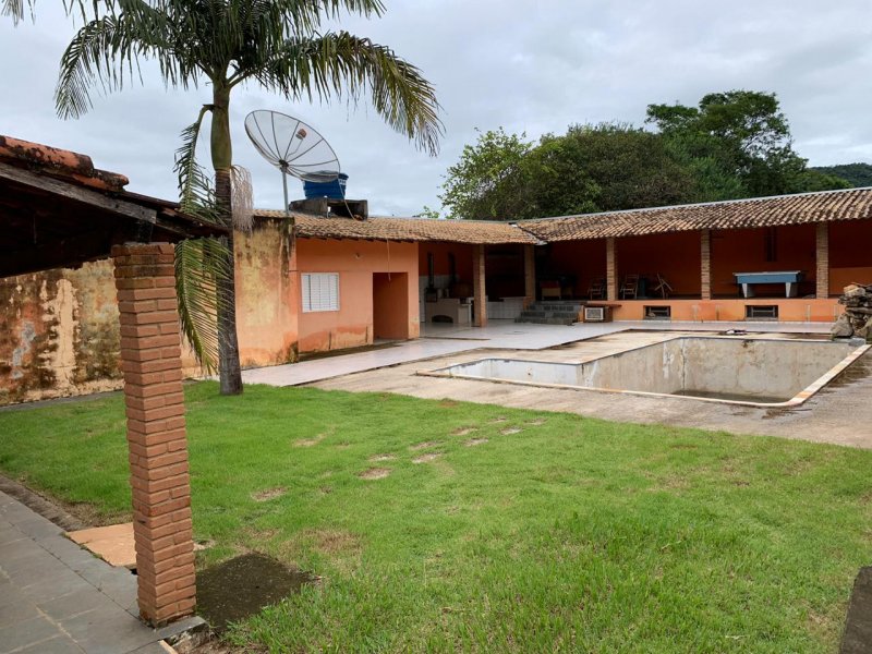 Casa à venda Centro com 555m² e 5 quartos por R$ 199.000 - 646745232-whatsapp-image-2020-04-17-at-13.jpeg