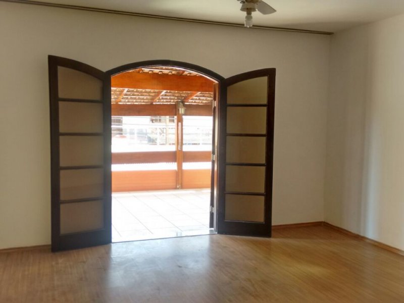 Casa à venda Vila Galvão com 263m² e 3 quartos por R$ 75.000.000 - 713499185-13.jpg