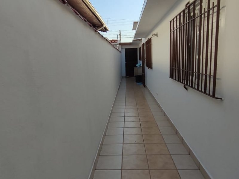 Casa à venda Vilamar com 113m² e 3 quartos por R$ 450.000 - 1703279201-corredor-lateral-2.jpeg