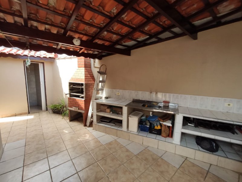 Casa à venda Vilamar com 113m² e 3 quartos por R$ 450.000 - 2066978873-fundo-da-casa.jpg