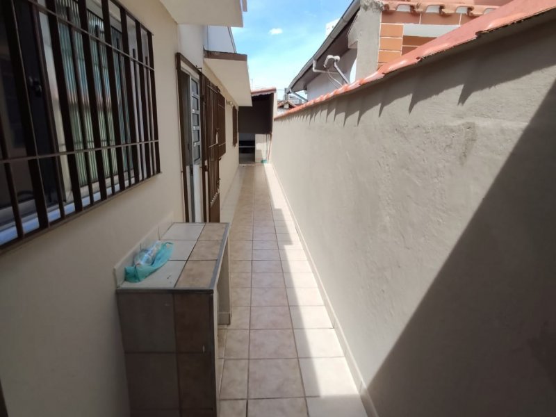 Casa à venda Vilamar com 113m² e 3 quartos por R$ 450.000 - 90500968-corredor-lateral-1.jpg