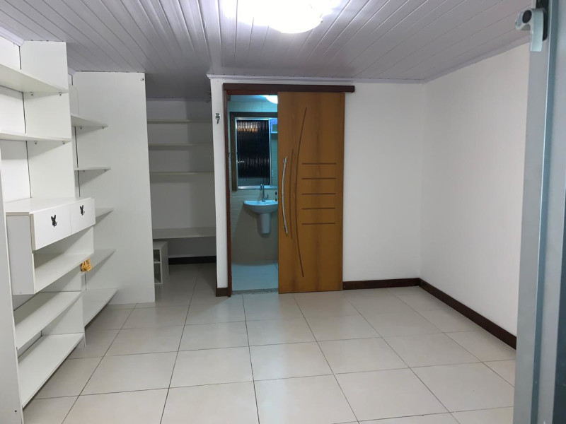 Cobertura à venda Rio Vermelho com 196m² e 3 quartos por R$ 620.000 - 7133fb3f-eb79-40d3-ae51-0b37ef788651.jpg