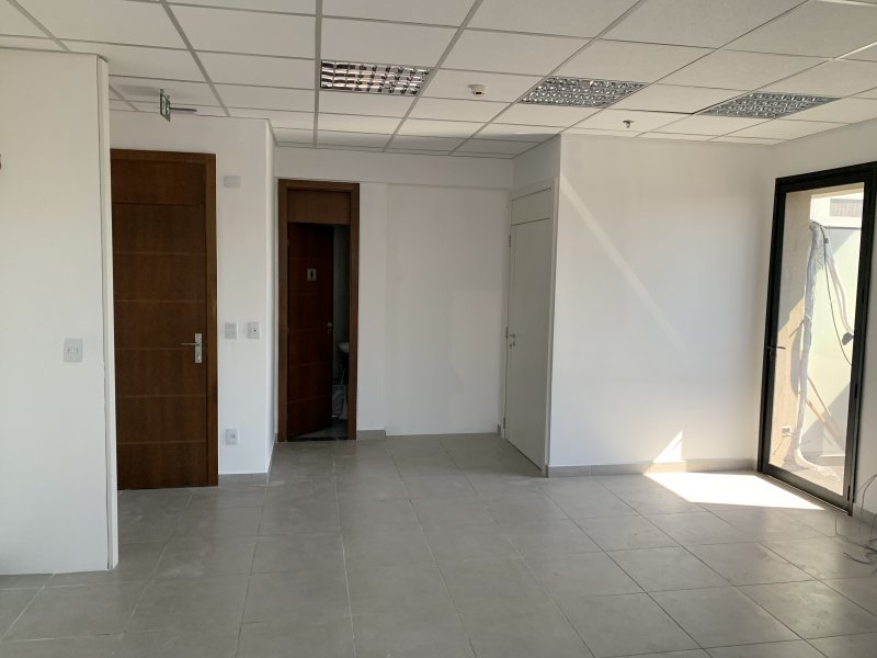 Comercial para alugar Vila Gustavo com 42m² e  quartos por R$ 1.800 - 2129962525-img-3930.JPG