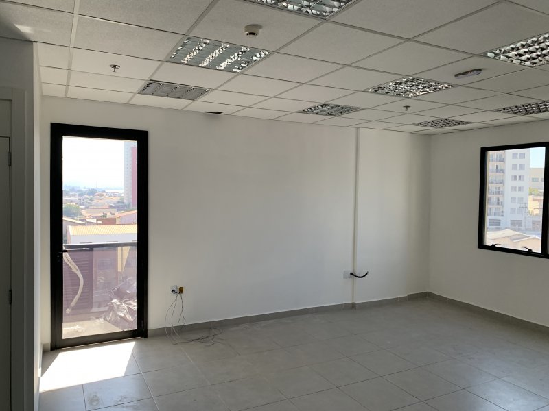 Comercial para alugar Vila Gustavo com 42m² e  quartos por R$ 1.800 - 947292771-img-3938.JPG