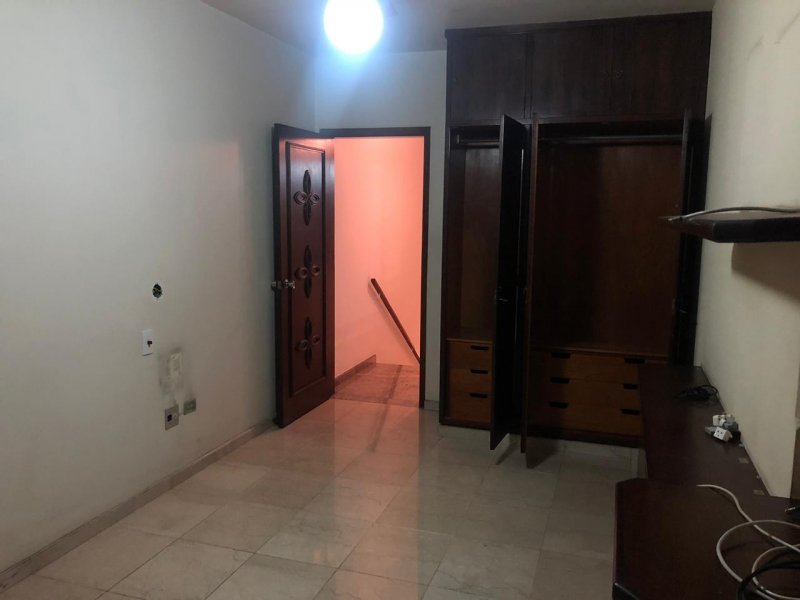 Casa à venda Jardim da Glória com 233m² e 3 quartos por R$ 1.200.000 - 1781131703-suite-com-banheira-2.jpeg