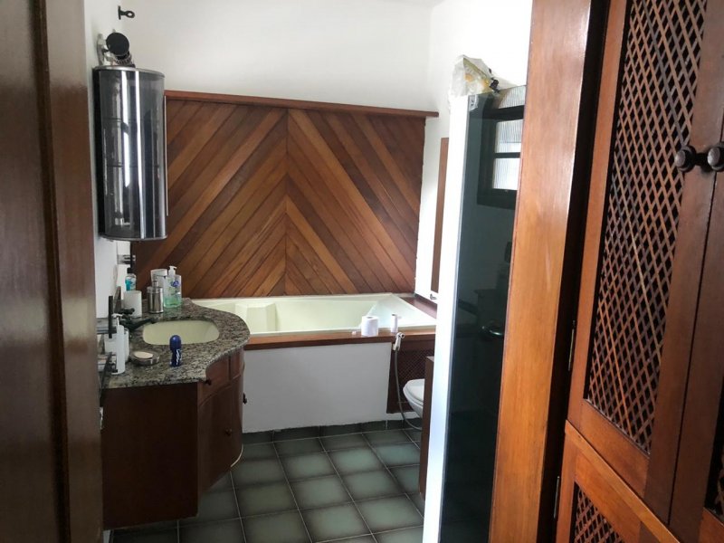 Casa à venda Jardim da Glória com 233m² e 3 quartos por R$ 1.200.000 - 2087303649-banheiro-suite-com-banheira.jpeg