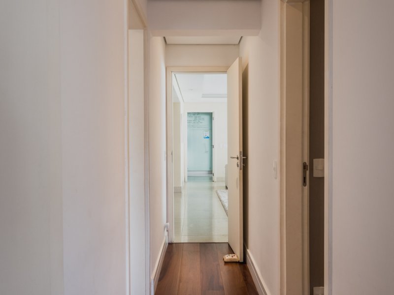 Apartamento à venda Morumbi com 178m² e 3 quartos por R$ 1.750.000 - 185936890-corredor.jpg