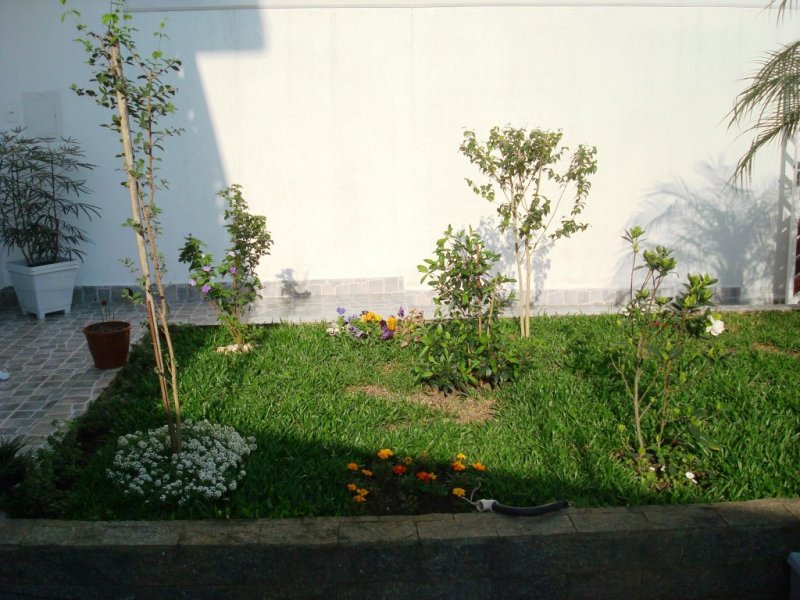 Casa à venda Jardim Virginia Bianca com 320m² e 5 quartos por R$ 1.090.000 - 623580048-jardim.jpg