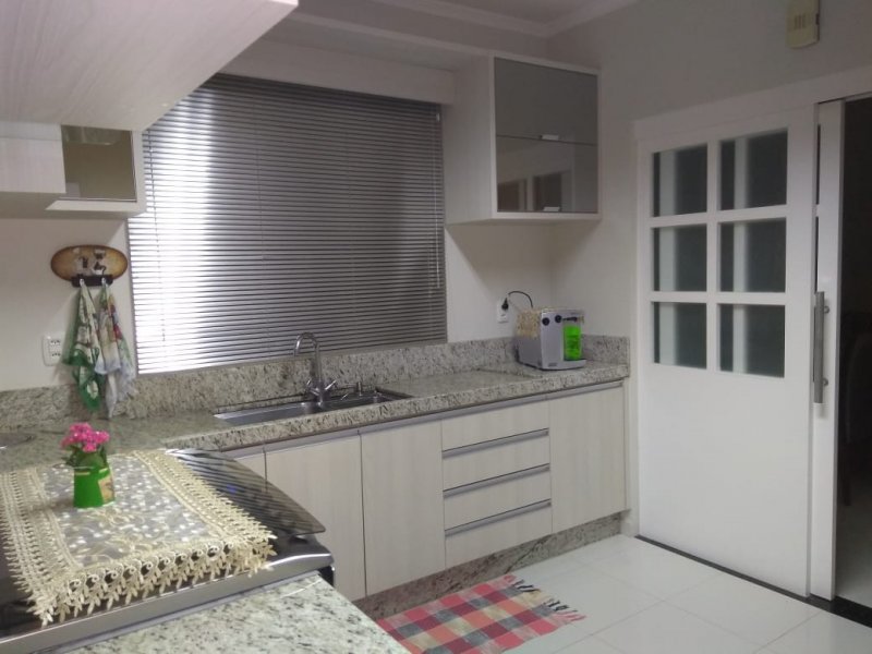 Casa à venda Parque Bandeirantes com 185m² e 3 quartos por R$ 580.000 - 856767067-porta-da-cozinha.jpeg