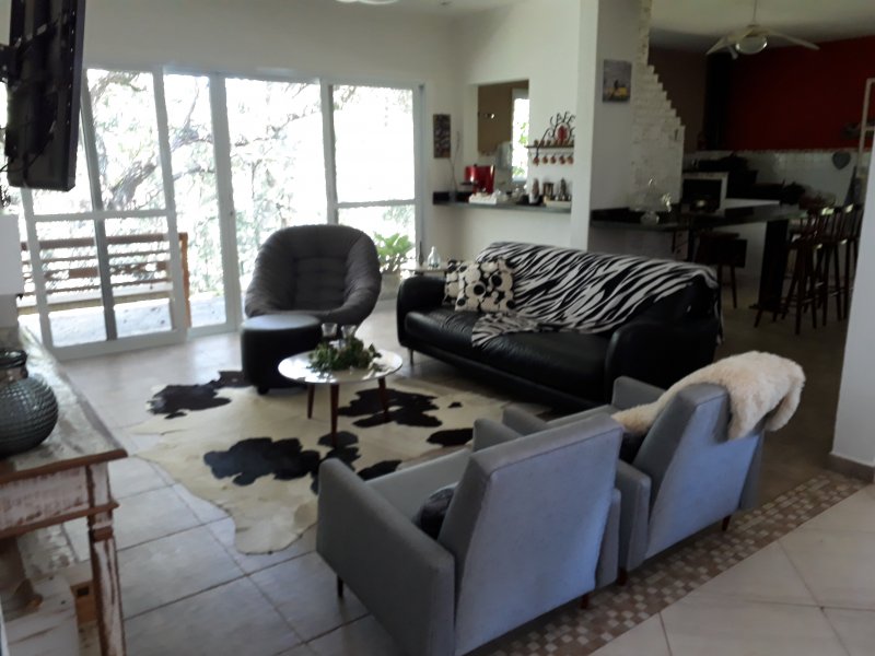 Casa de condomínio à venda Chácaras Alpina com 250m² e 3 quartos por R$ 1.150.000 - 107006607-15844536561349125721272380358941.jpg