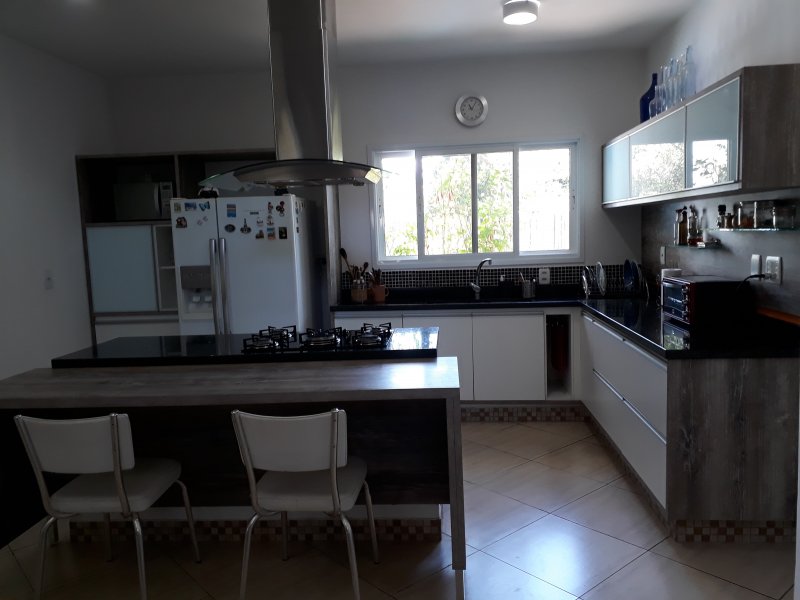 Casa de condomínio à venda Chácaras Alpina com 250m² e 3 quartos por R$ 1.150.000 - 2052766471-15844537521021230544133947549733.jpg