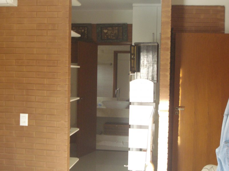 Kitnet à venda CA 9 (Centro de Atividades) com 26m² e 1 quarto por R$ 245.000 - 883908733-vista-do-quarto-de-casal-closet-e-banheiro.JPG