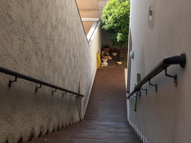 Casa de condomínio à venda Adalgisa com 364m² e 4 quartos por R$ 1.400.000 - 2065460350-escada-externa-garagem.JPG