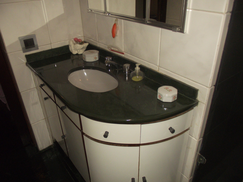 Apartamento à venda Méier com 71m² e 3 quartos por R$ 390.000 - 800x600-2022806129-banheiro-1.jpeg