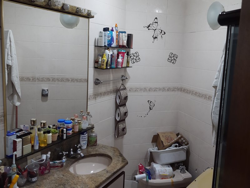 Casa à venda Vila São José com 278m² e 4 quartos por R$ 950.000 - 1245767029-banheiro-suite-principal.jpg