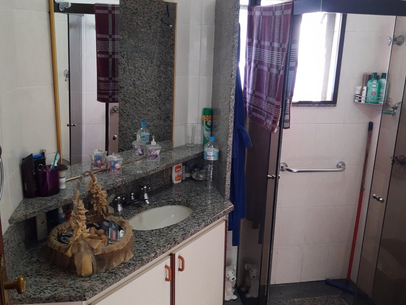 Casa à venda Vila São José com 278m² e 4 quartos por R$ 950.000 - 1467615009-banheiro-suite-superior-2.jpg