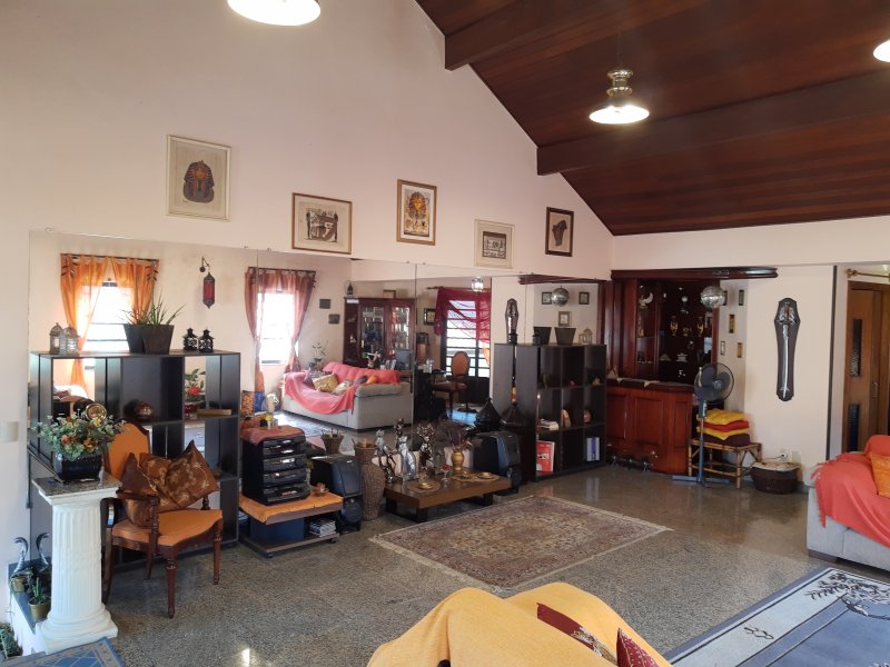 Casa à venda Vila São José com 278m² e 4 quartos por R$ 950.000 - 1585317355-salao-de-festas-vista-bar.jpg