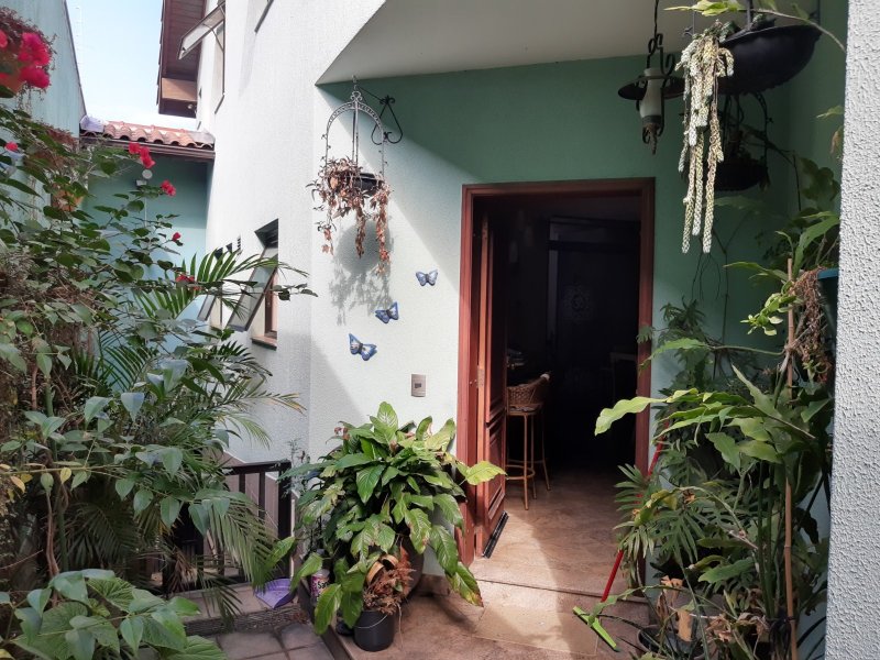 Casa à venda Vila São José com 278m² e 4 quartos por R$ 950.000 - 236159038-quintal-entrada-sala-estar.jpg