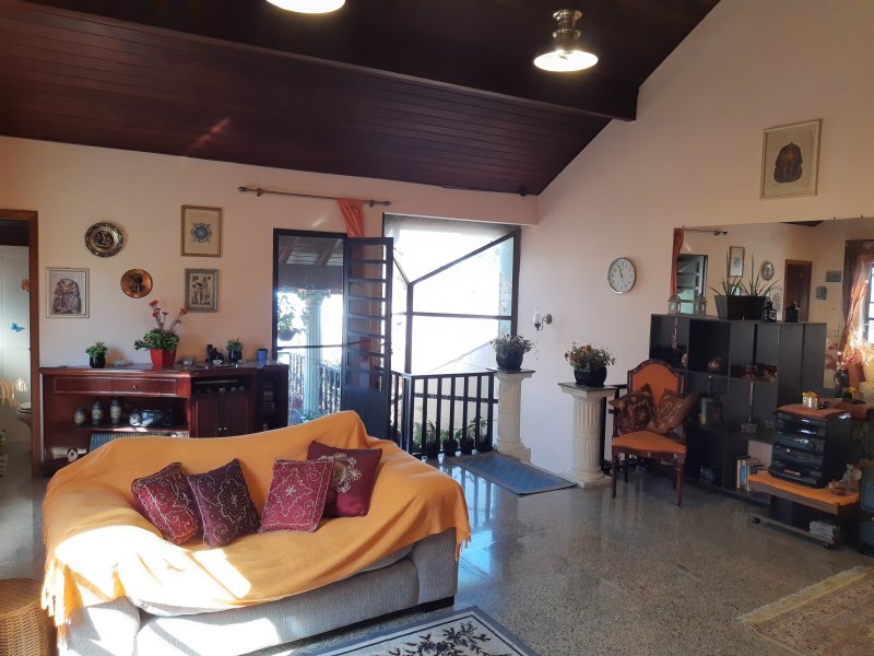 Casa à venda Vila São José com 278m² e 4 quartos por R$ 950.000 - 652216376-salao-de-festas-com-acesso-terraco-frente-e-acesso-escada.jpg