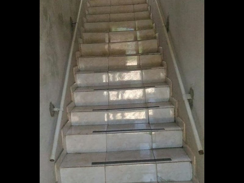 Casa à venda Parque do Lago com 190m² e 3 quartos por R$ 250.000 - 997322993-2-escada.jpg