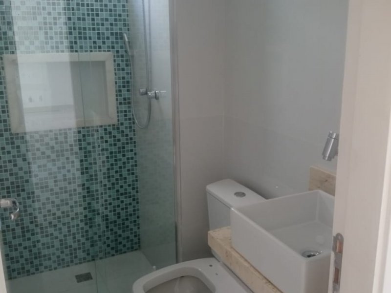 Apartamento à venda Taquara com 46m² e 2 quartos por R$ 200.000 - 449024191-banheiro-01.jpg