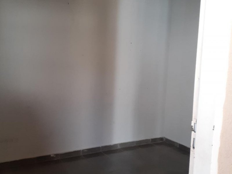 Casa à venda Jardim Parati com 250m² e 3 quartos por R$ 300.000 - 1502641745-7df411f6-f047-42ac-a78f-6810ad098cb9.jpeg