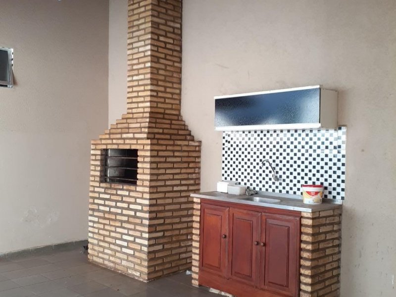 Casa à venda Jardim Parati com 250m² e 3 quartos por R$ 300.000 - 1765157289-655948bc-d298-4c2c-acc1-ee8371dd5164.jpeg