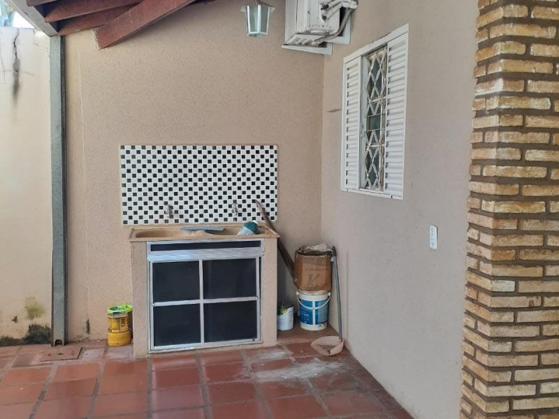 Casa à venda Jardim Parati com 250m² e 3 quartos por R$ 300.000 - 2025528618-f01ef3c6-8850-4c3b-a1de-896cf9a9d57d.jpeg