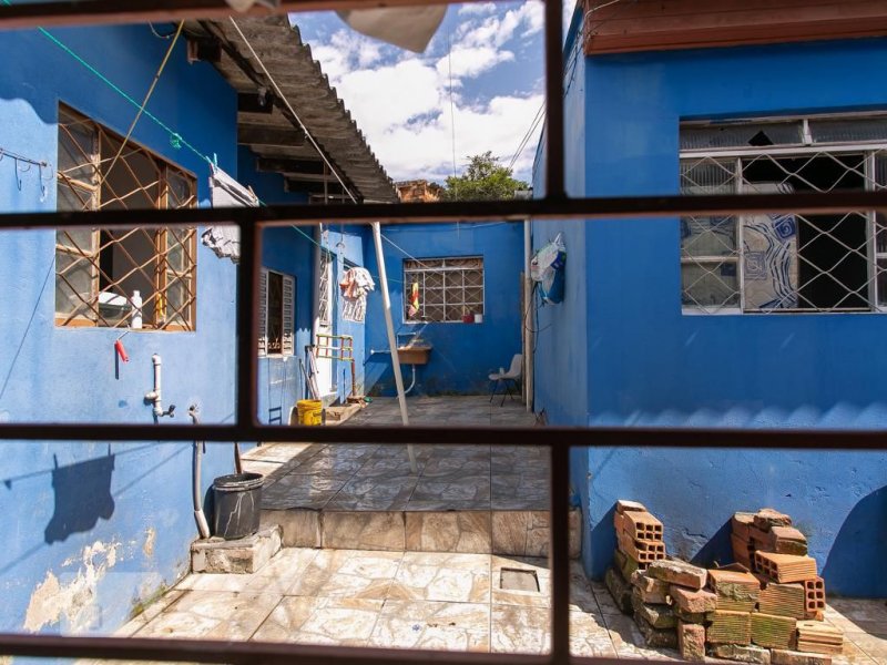 Casa à venda Medianeira com 220m² e 5 quartos por R$ 300.000 - 1755905846-fundos.jpg