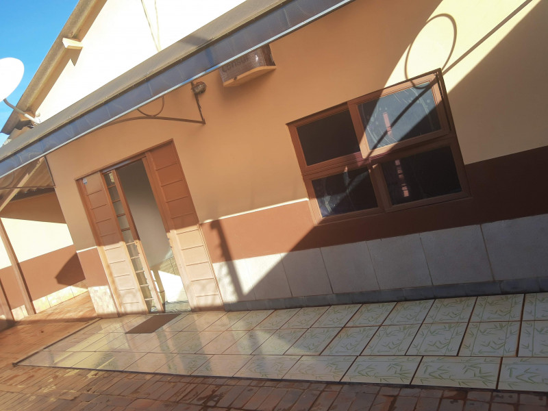 Casa à venda Jardim Nashiville com 250m² e 3 quartos por R$ 180.000 - 1086334706-img-20200417-153738334.jpg