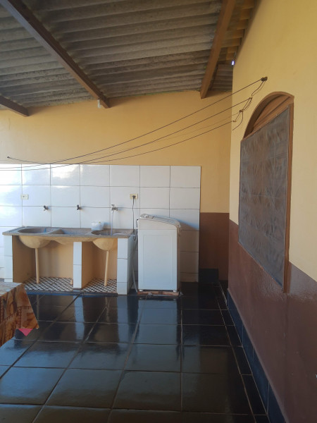 Casa à venda Jardim Nashiville com 250m² e 3 quartos por R$ 180.000 - 659662691-img-20200417-153624215.jpg