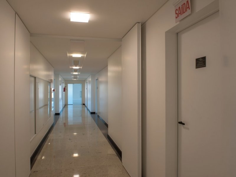 Comercial à venda Centro com 68m² e  quartos por R$ 1.000.000 - 2125754392-circulacao-andar.jpg