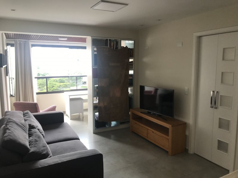 Apartamento à venda Vila Nova Conceição com 44m² e 1 quarto por R$ 759.000 - 48364198-sala1.jpeg