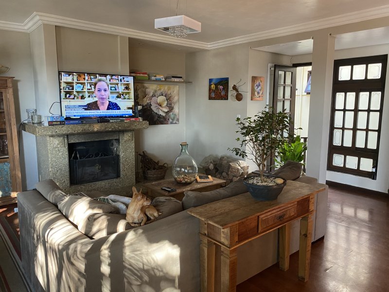 Casa à venda Medianeira com 200m² e 4 quartos por R$ 650.000 - 1691748354-b0923a68-ac82-44dc-9611-e59dda6726c4.jpeg