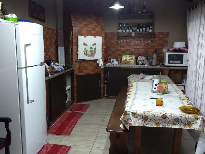 Casa à venda Gralha Azul com 180m² e 3 quartos por R$ 750.000 - 546249971-inbound573705157782378485.jpg