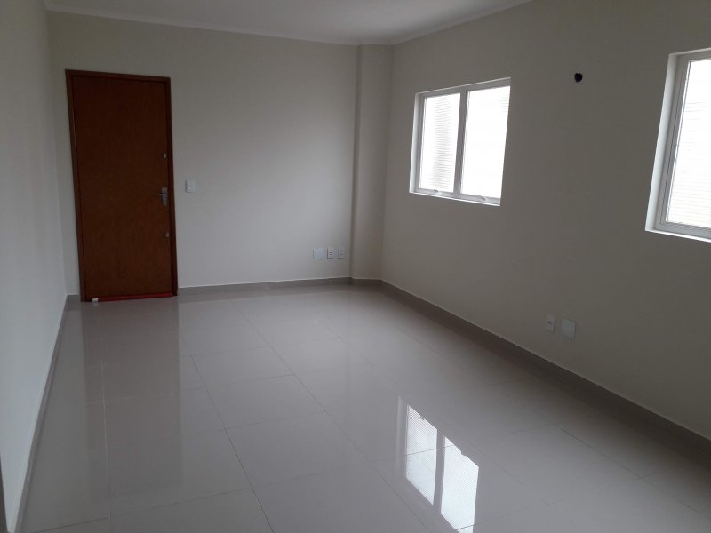 Apartamento à venda Higienópolis com 95m² e 3 quartos por R$ 295.000 - 1480247291-sala.jpg