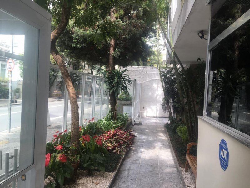 Apartamento à venda Jardim Paulista com 200m² e 4 quartos por R$ 1.600.000 - 1293792478-area-de-entrada-do-predio.jpeg