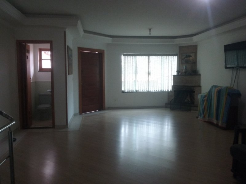 Casa à venda Osvaldo Cruz com 400m² e 4 quartos por R$ 1.350.000 - 1962284987-visao-entrada-da-sala-lareira-1.jpg