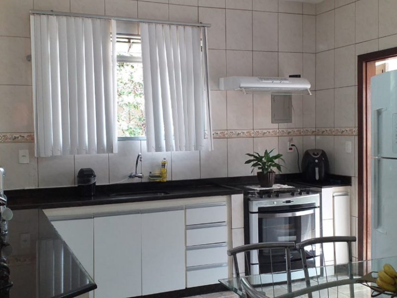 Casa à venda Jardim Riacho das Pedras com 320m² e 5 quartos por R$ 1.200.000 - 1971326136-cozinha-02.jpeg