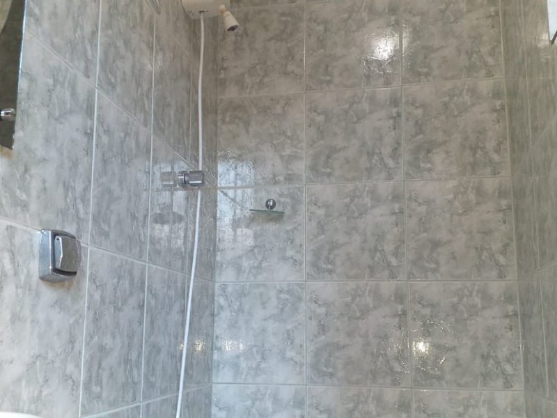 Casa à venda Jardim Riacho das Pedras com 320m² e 5 quartos por R$ 1.200.000 - 697737388-banheiro-quintal.jpeg