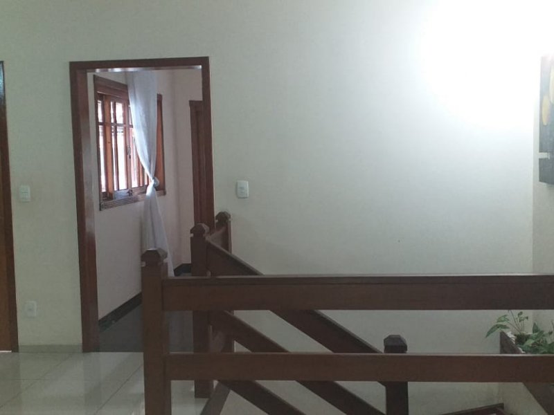 Casa à venda Jardim Riacho das Pedras com 320m² e 5 quartos por R$ 1.200.000 - 768574792-sala-de-tv-e-acessos-nivel-superior.jpeg