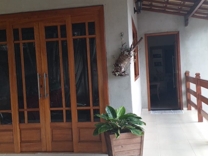 Casa à venda Jardim Riacho das Pedras com 320m² e 5 quartos por R$ 1.200.000 - 816600160-frontal-entrada-sala-de-tv.jpeg