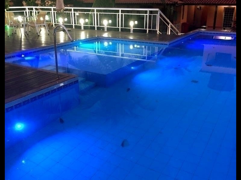 Chácara à venda Santa Candida com 650m² e 6 quartos por R$ 3.000.000 - 1063028798-piscina-iluminada.jpg